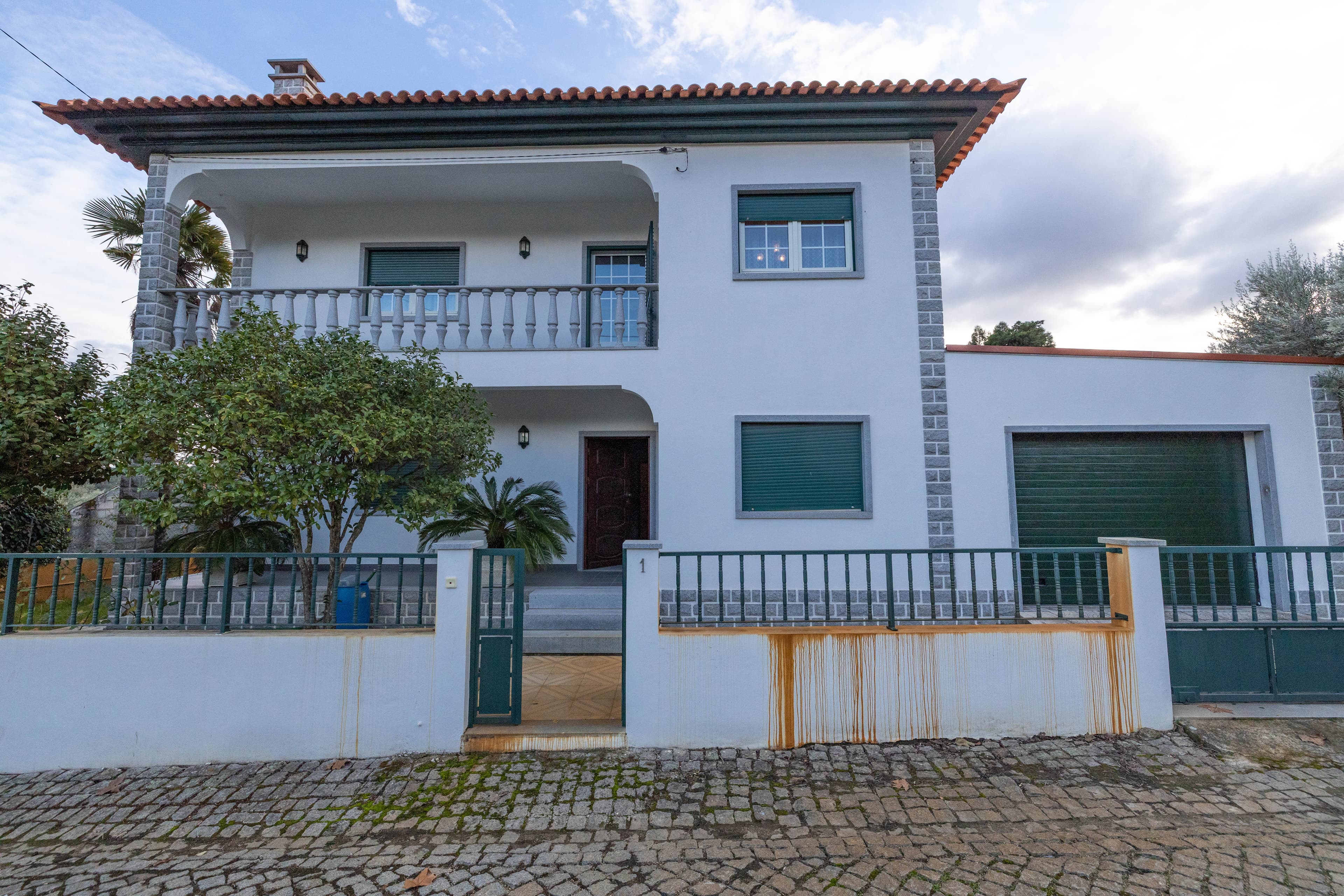 A Settled Home Among Olive Trees - Image 1